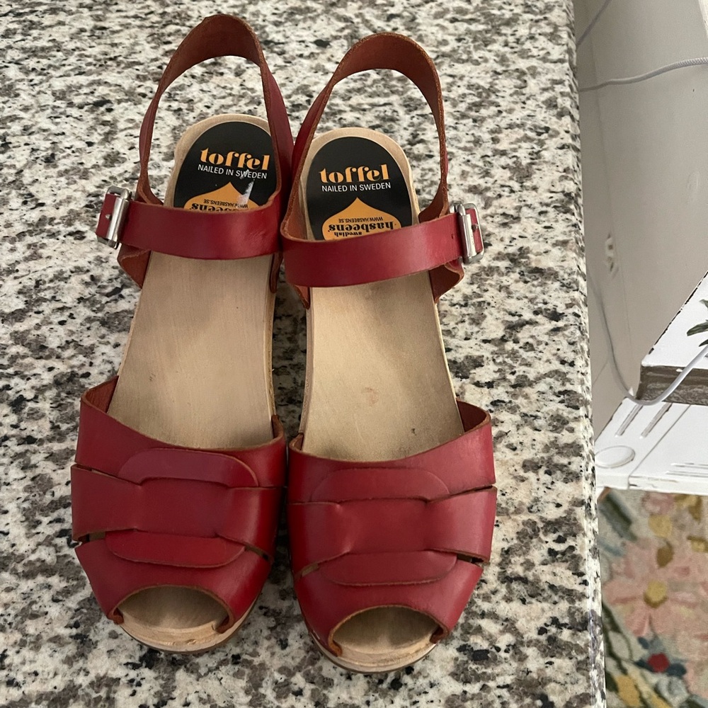 Swedish Hasbeens Toffel Red Leather PeepToe Low Heel clogs sz 40
